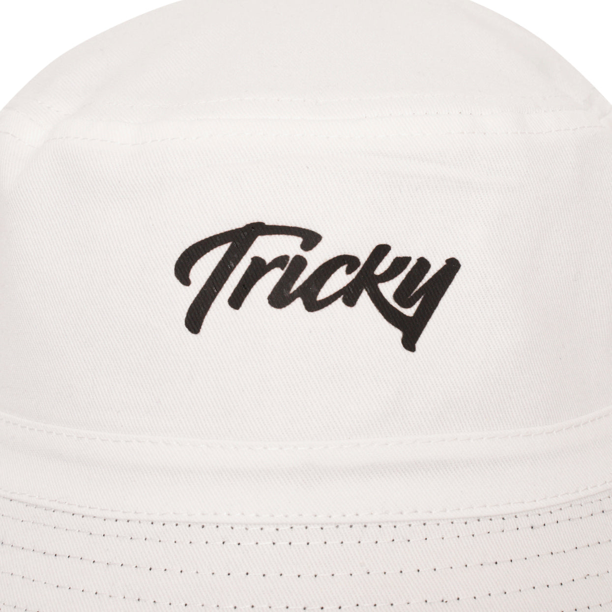 TRICKY SMALL LOGO BUCKET HAT WHITE